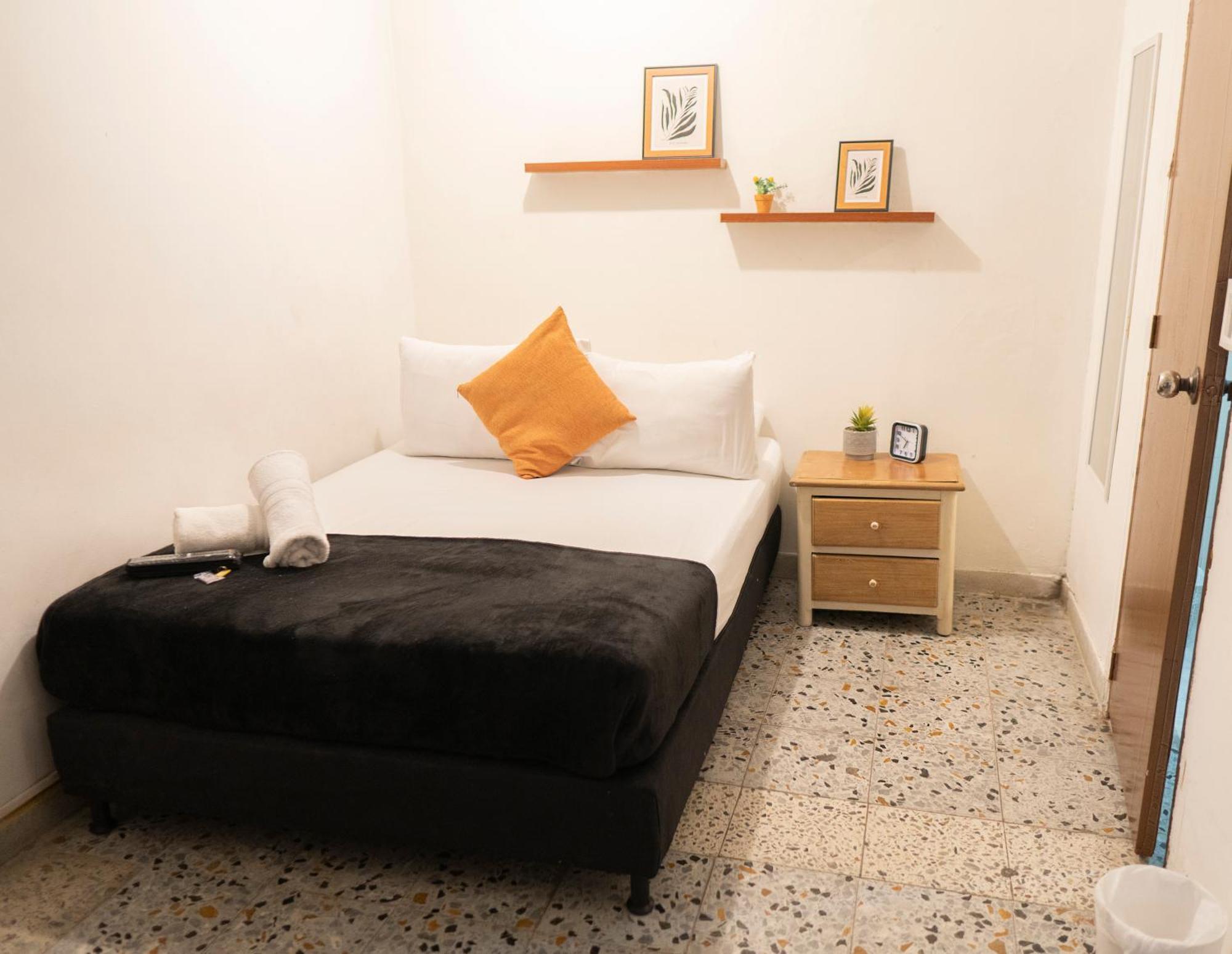 Buntes House-Casa Hotel Laureles-Estadio メデジン エクステリア 写真