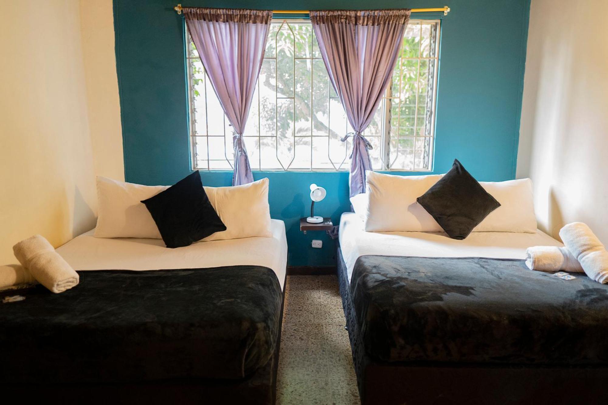 Buntes House-Casa Hotel Laureles-Estadio メデジン エクステリア 写真