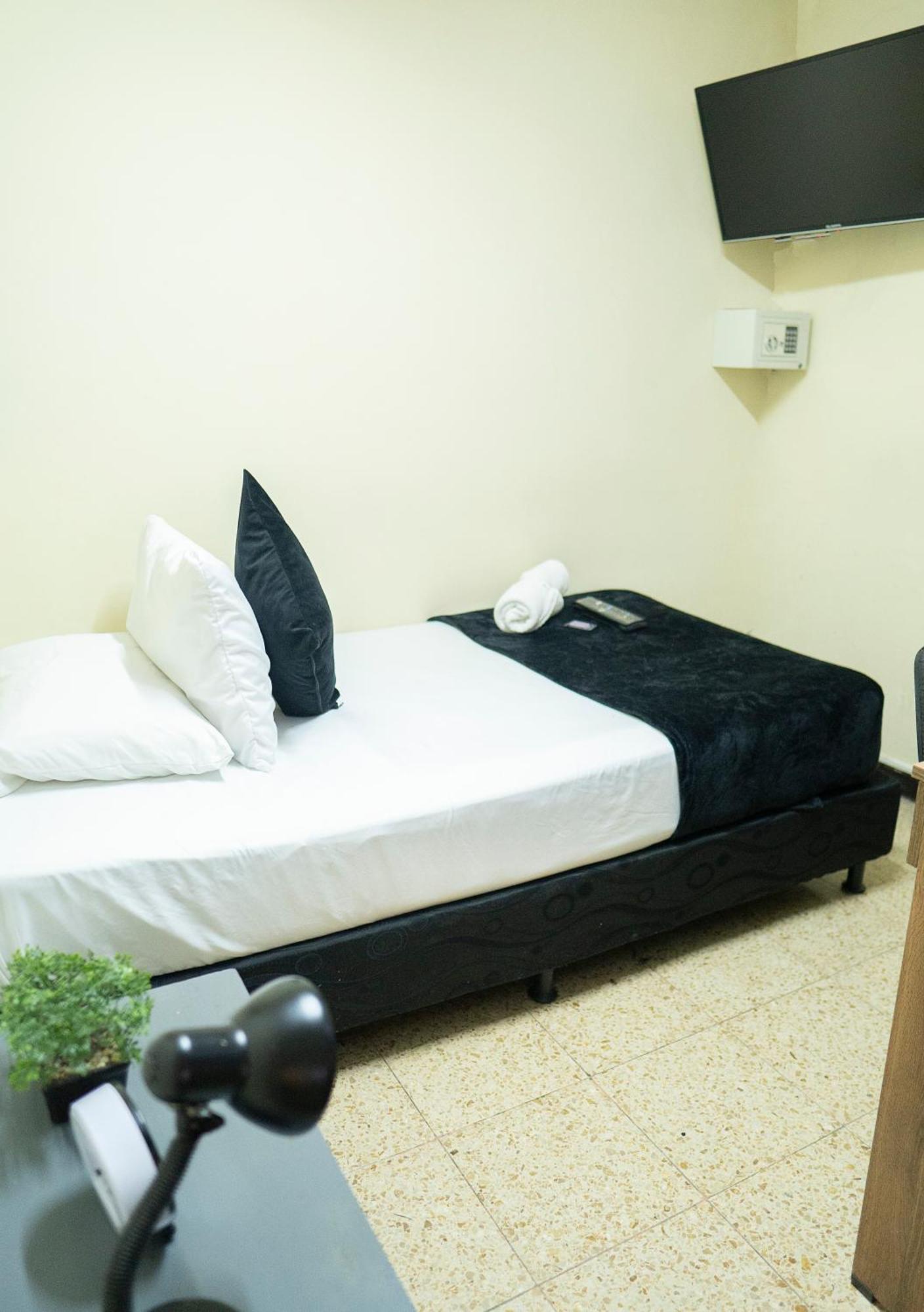Buntes House-Casa Hotel Laureles-Estadio メデジン エクステリア 写真