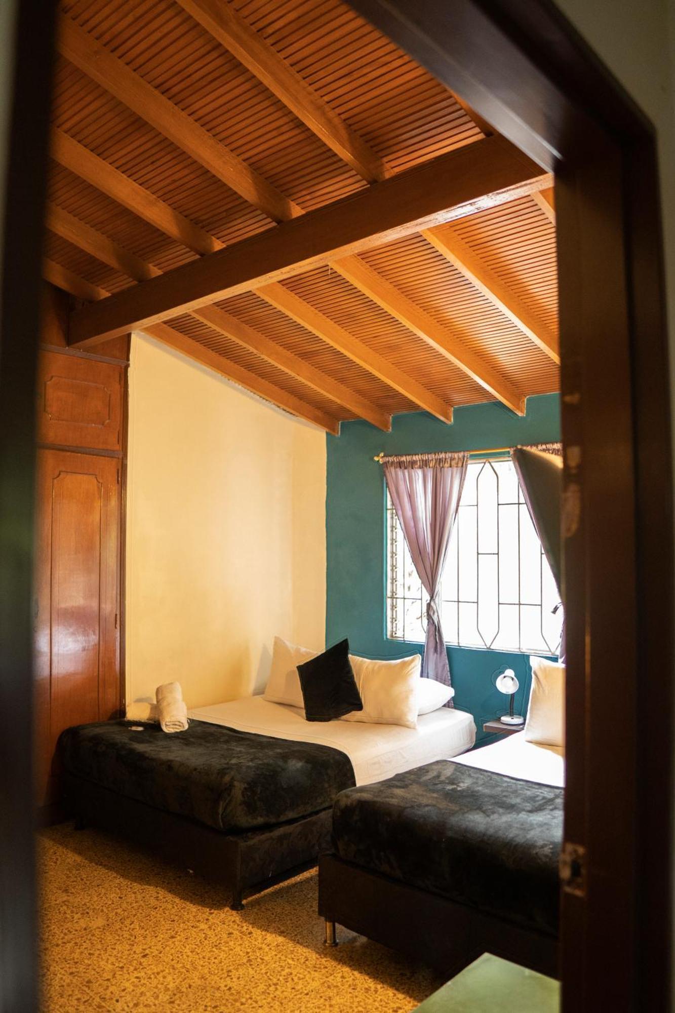 Buntes House-Casa Hotel Laureles-Estadio メデジン エクステリア 写真