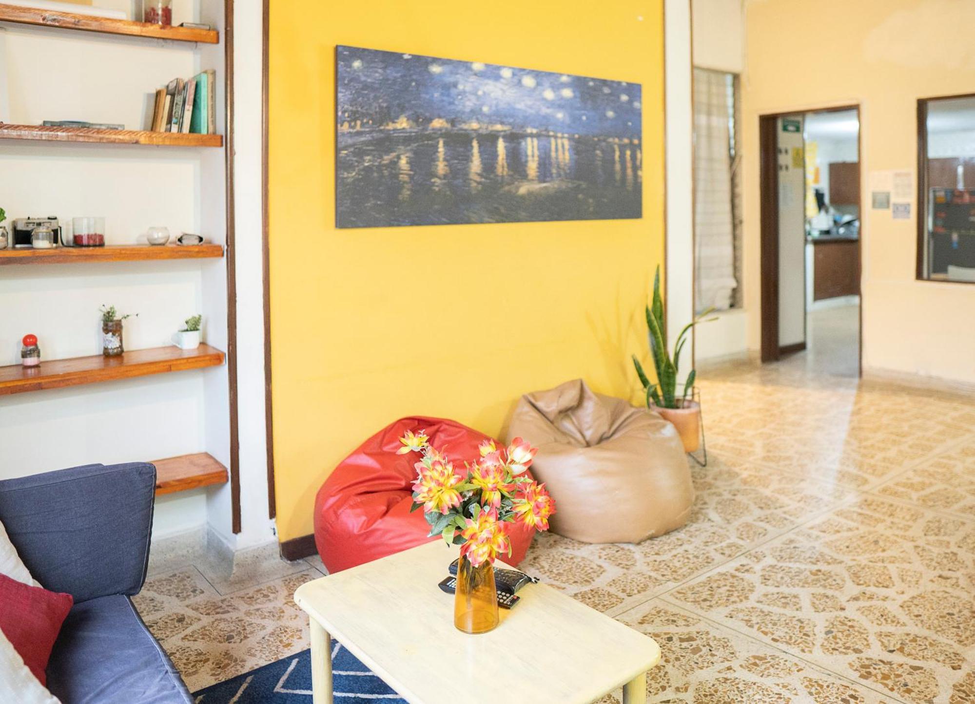 Buntes House-Casa Hotel Laureles-Estadio メデジン エクステリア 写真