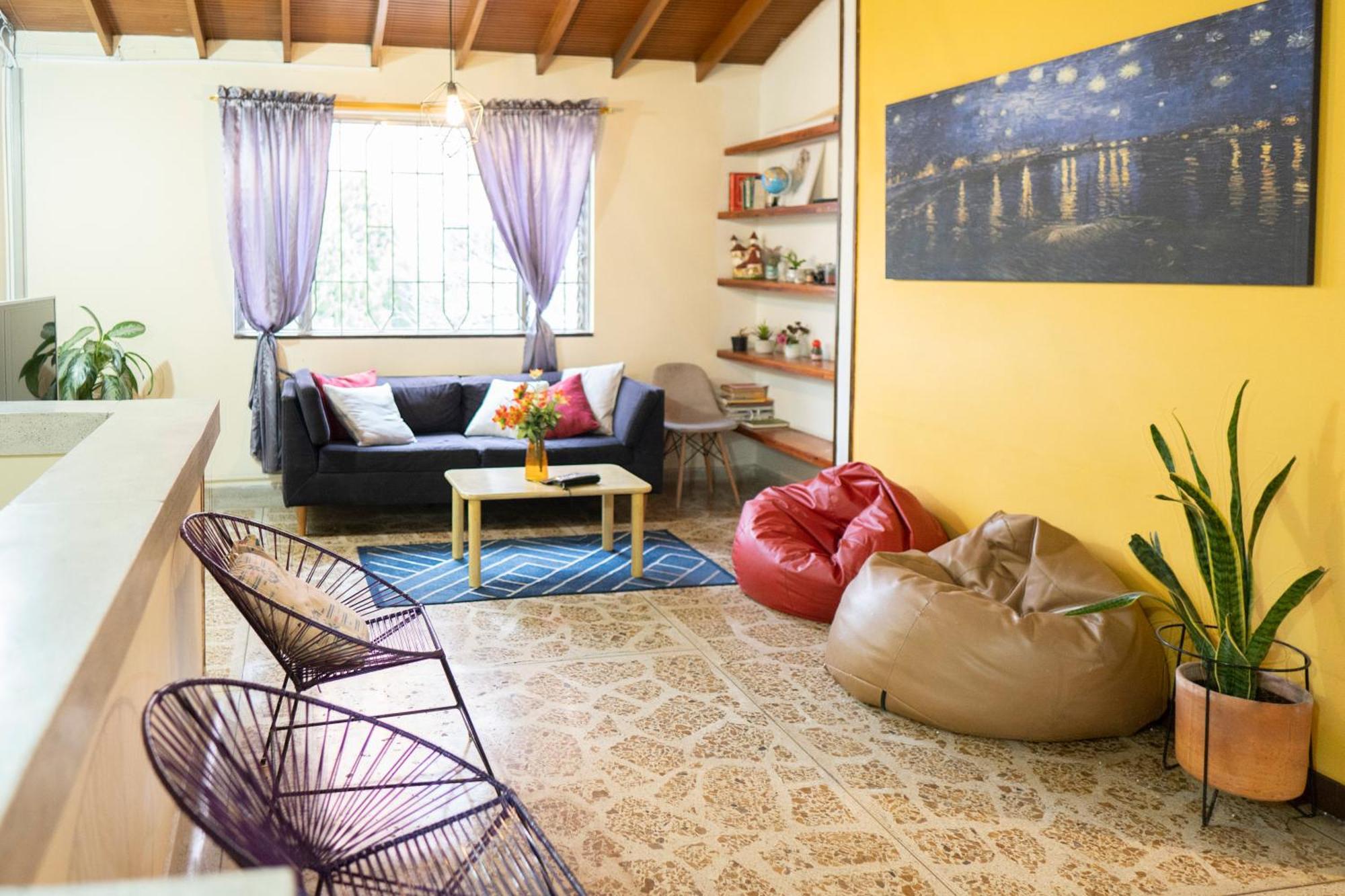Buntes House-Casa Hotel Laureles-Estadio メデジン エクステリア 写真