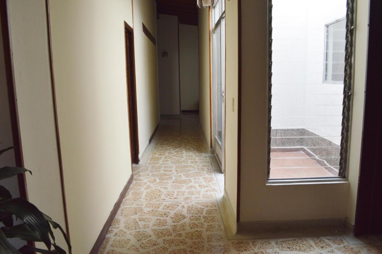 Buntes House-Casa Hotel Laureles-Estadio メデジン エクステリア 写真