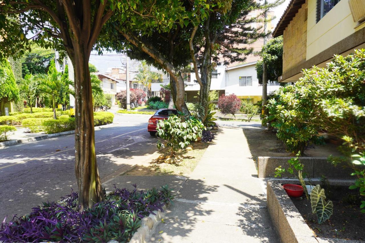 Buntes House-Casa Hotel Laureles-Estadio メデジン エクステリア 写真